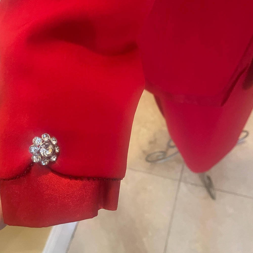 DonnaVinci Elegant Red Two-Piece skirt Suit with Decorative Collar - Picture 7 of 10